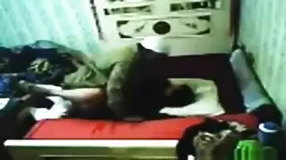 شيخ عندي ينيك فتاة صغيرة ويبعبص كسكها