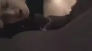 سيدات ناضجات يأخذن شابًا صغيرًا في جولة جنسية قاسية