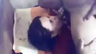 فيديو بوس بقميص نوم وقص هدومها