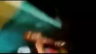 فريدا ذات الصدر الكبير تستمتع مع رجل أسود في مقطع إباحي خام