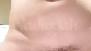 مشهد إباحي عربي: عرض عاري مع ثدي مثير وكس مشعر