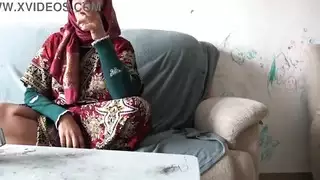 إيجار المطلقة التركية في لندن يتحول إلى جلسة جنس عرقي صريحة