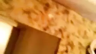 فتاة يابانية شقراء في سن المراهقة تتعرض لحفرة ضيقة تدمرها من قبل شاب جديد