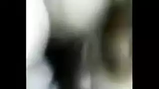 وضعية الكلب في البرية: طيز شابة تُنك في الغابة