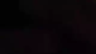الرأس الأحمر مع الثدي الضخمة هو مص الديك مثل الموالية، مع جعل من الصعب في نفس الوقت