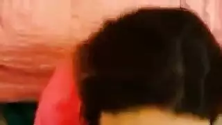 شقراء ساخنة تمص بعمق وتنتهي بالقذف على وجهها