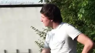 فوضى شباب بين الأعراق: شركاء متعددون في فعل صريح