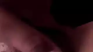 بيطفي السيجاره في كسه وهو بينكه