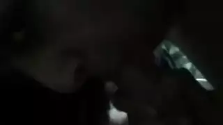 يدلكها ب اصبعه حتى تتبوا