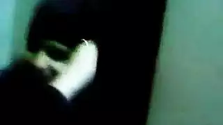 سكس باكستاني خام: فتاة محجبة تتعرض لنيك شرج وحشي