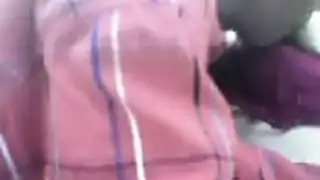 عراقية توصر لحبيبها