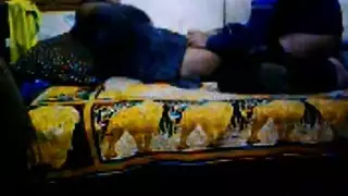 سكس هندي عنيف: شاب مهيمن يأخذ فتاته بقوة