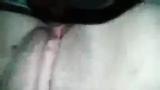 طبيبة تاخد عينة