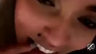 شقراء تمارس الجنس مع مهبلها المحلوق بهزاز وسدادة شرجية